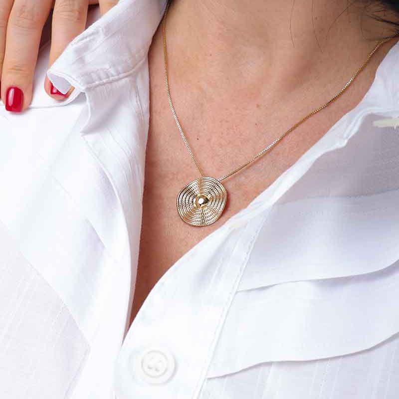 COLAR DESIGN AMASSADO TEXTURIZADO BANHADO A OURO