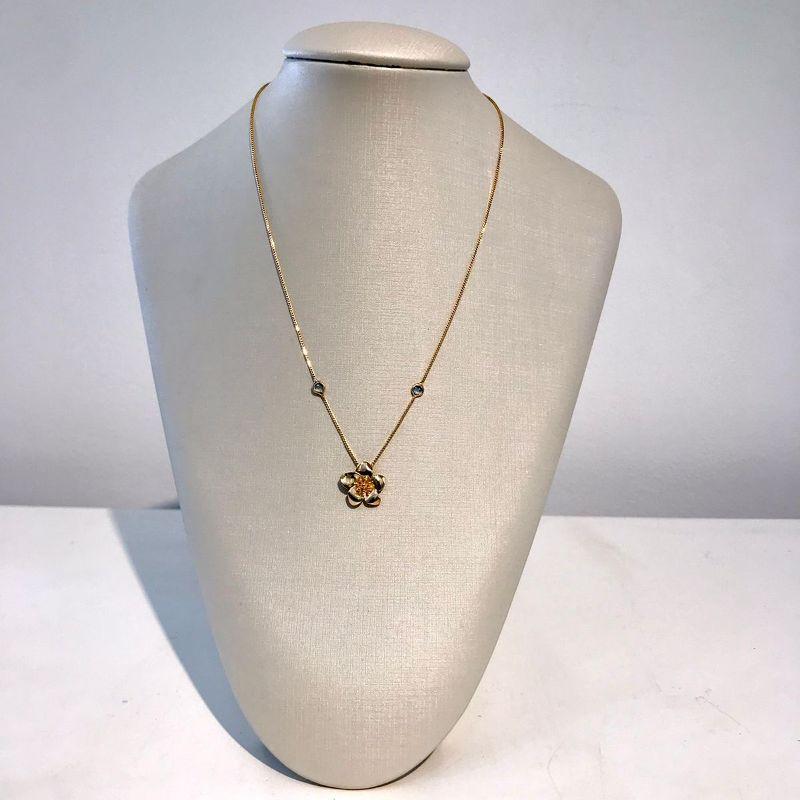 COLAR FLOR DESIGN COM TIFFANY BANHADO A OURO