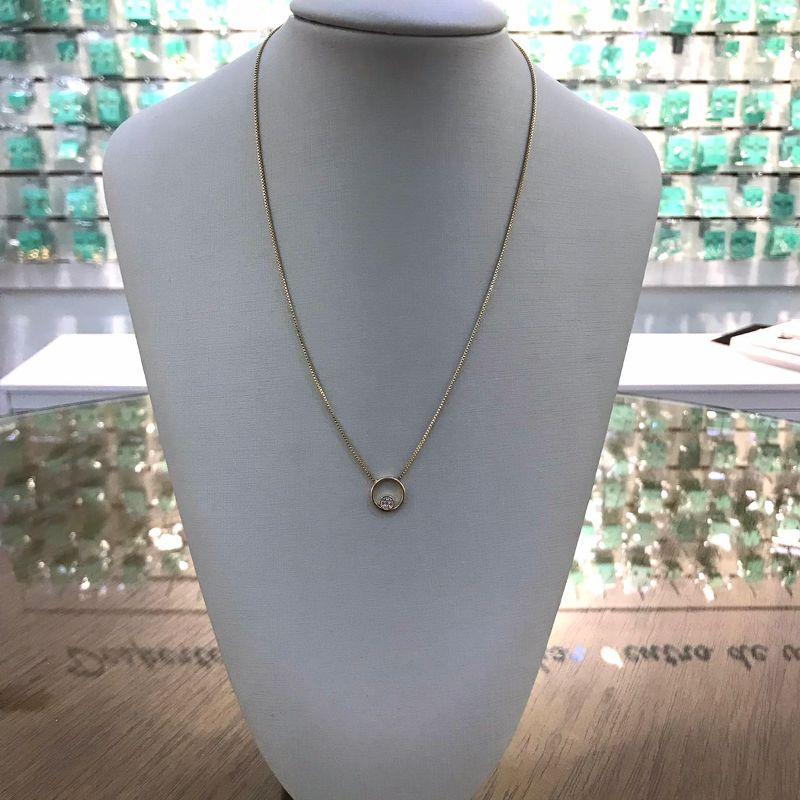 COLAR REDONDO COM PONTO DE LUZ BANHADO A OURO