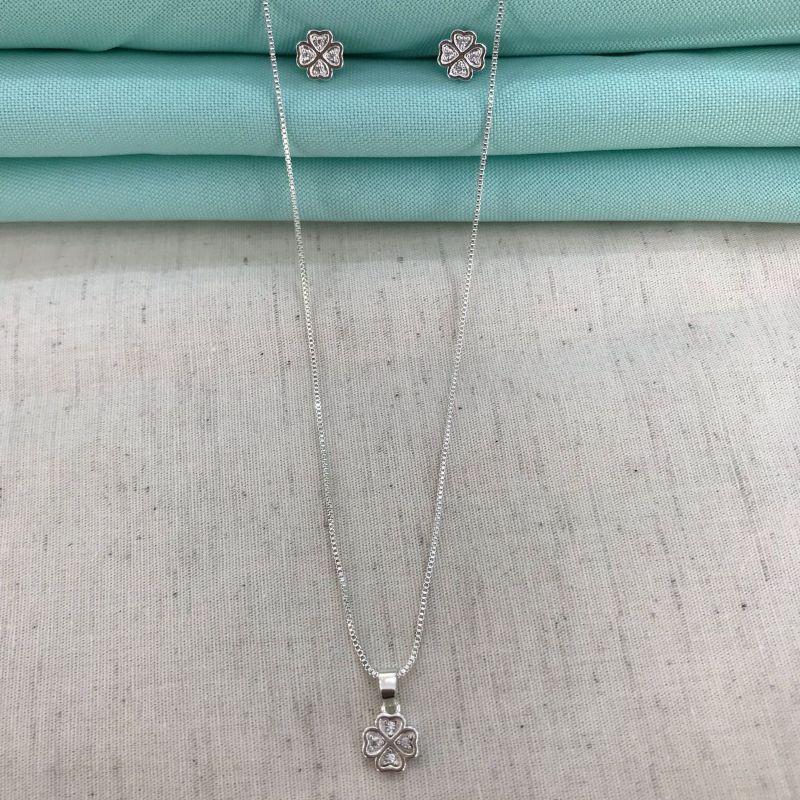 COLAR TREVO EM ZIRCÔNIA BANHADO A PRATA