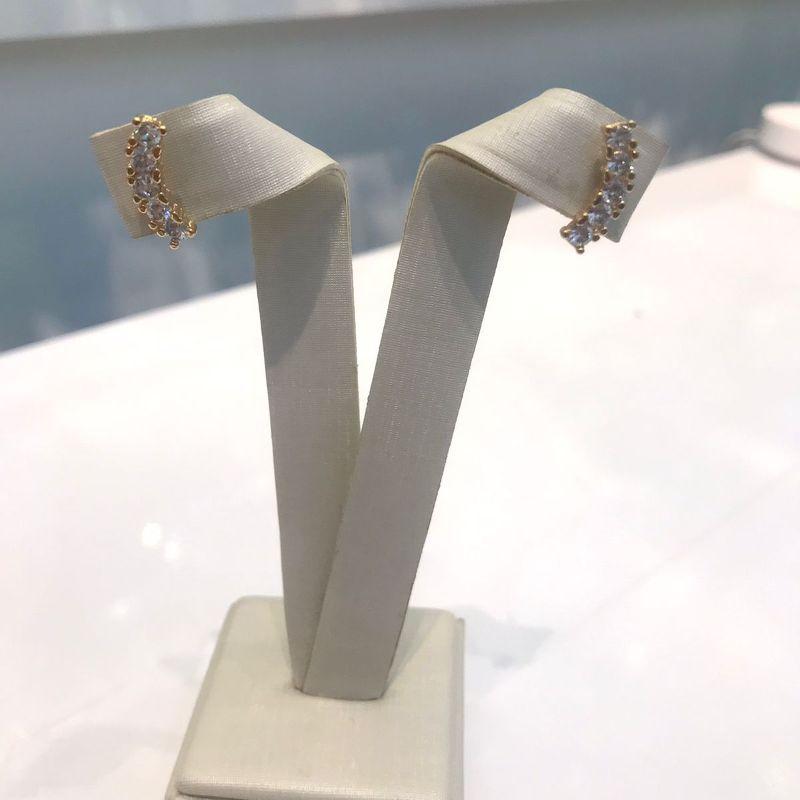 EARCUFF ZIRCÔNIAS BANHADO A OURO