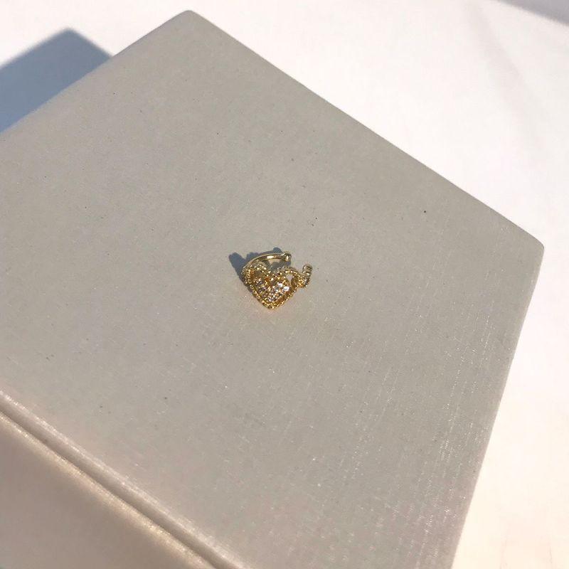 FAKE PIERCING CORAÇÃO EM ZIRCÔNIA BANHADO A OURO