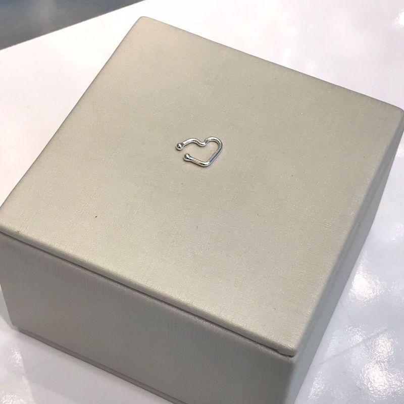 FAKE PIERCING CORAÇÃO SLIM BANHADO A PRATA