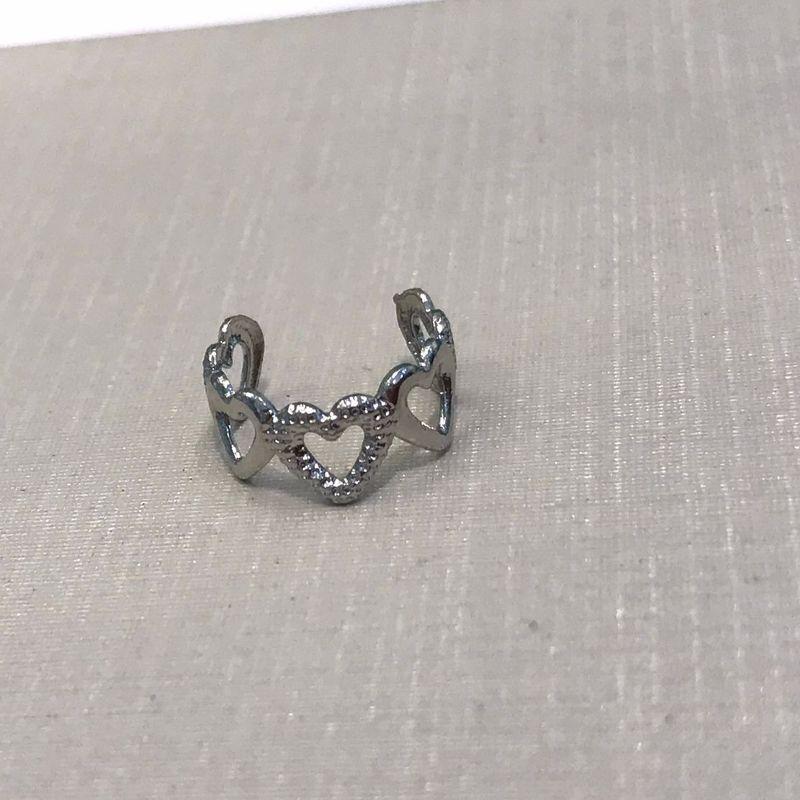 FAKE PIERCING CORAÇÃO VAZADO BANHADO A RÓDIO