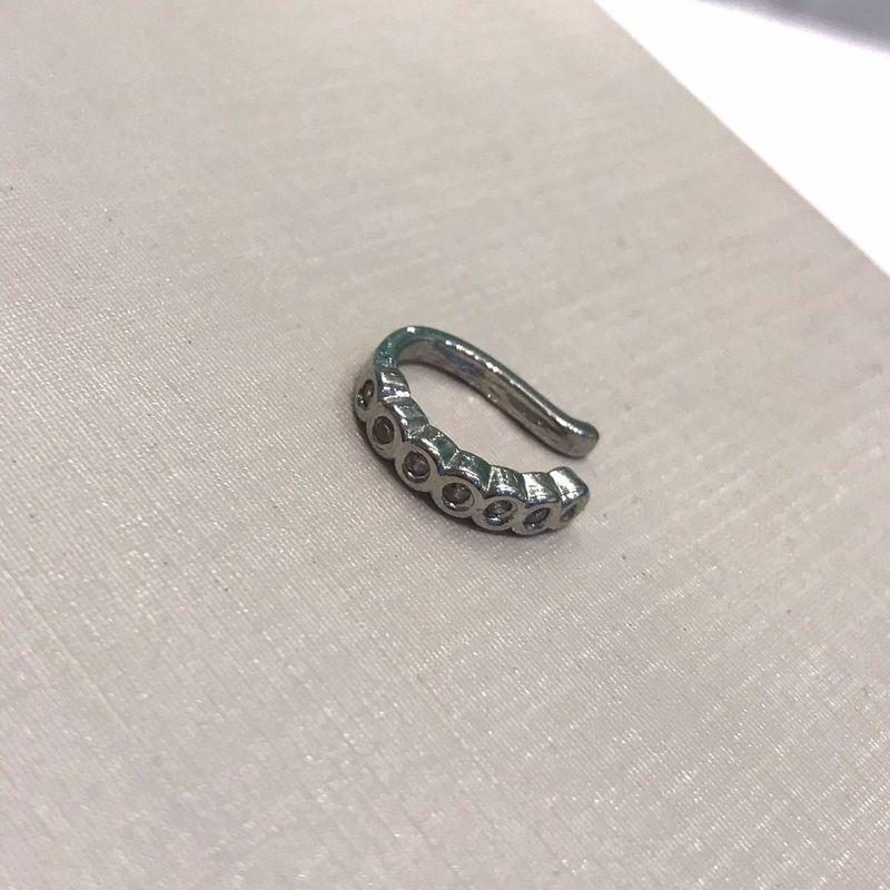 FAKE PIERCING PONTO DE LUZ CRAVEJADO ZIRCÔNIA BANHADO A RÓDIO