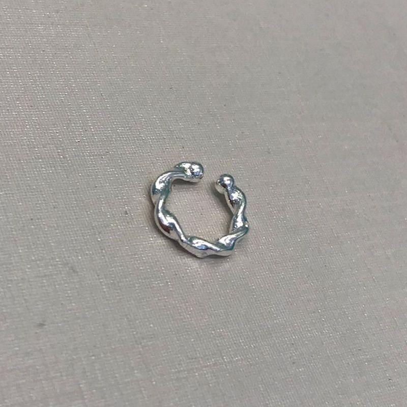 FAKE PIERCING TRANÇADO BANHADO A PRATA