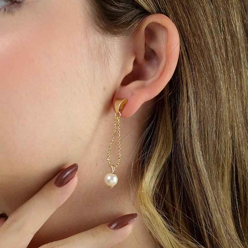 BRINCO DE PÉROLA DIAMANTADO MOVIMENTO BANHADO A OURO