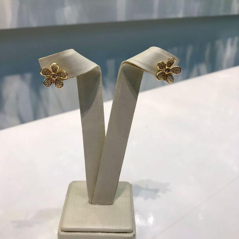 BRINCO FLOR EM ZIRCÔNIA JEWELRY BANHADO A OURO