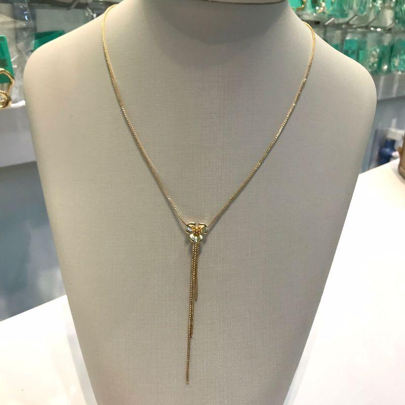 COLAR FLOR GRAVATINHA BANHADO A OURO