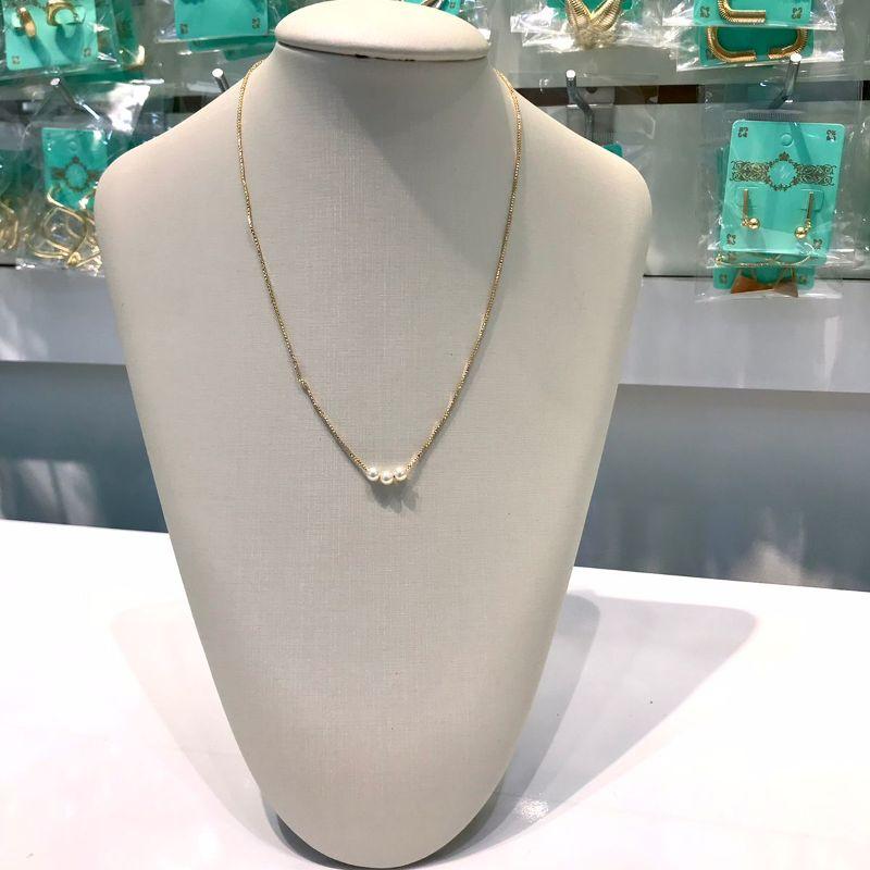 COLAR TRIO DE PÉROLAS BANHADO A OURO