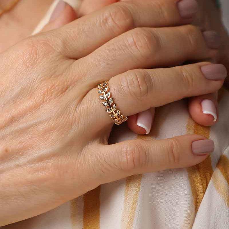 ANEL FOLHAS DETALHES EM ZIRCÔNIA BANHADO A PRATA