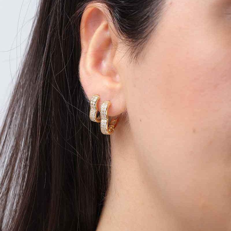 ARGOLA CORAÇÃO CRAVEJADO EM ZIRCÔNIA TAM M BANHADO A OURO