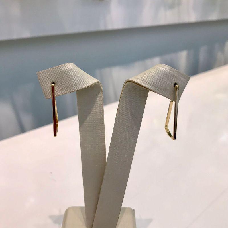 ARGOLA QUADRADA BANHADO A OURO