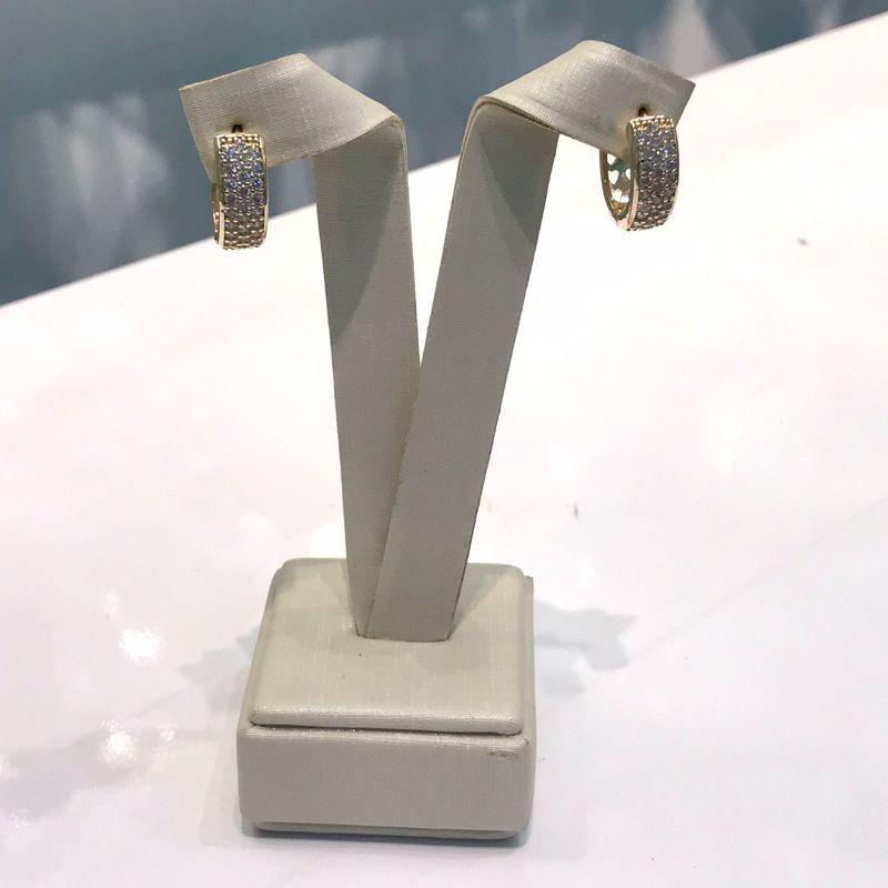 ARGOLA CRAVEJADA EM ZIRCÔNIA BANHADO A OURO