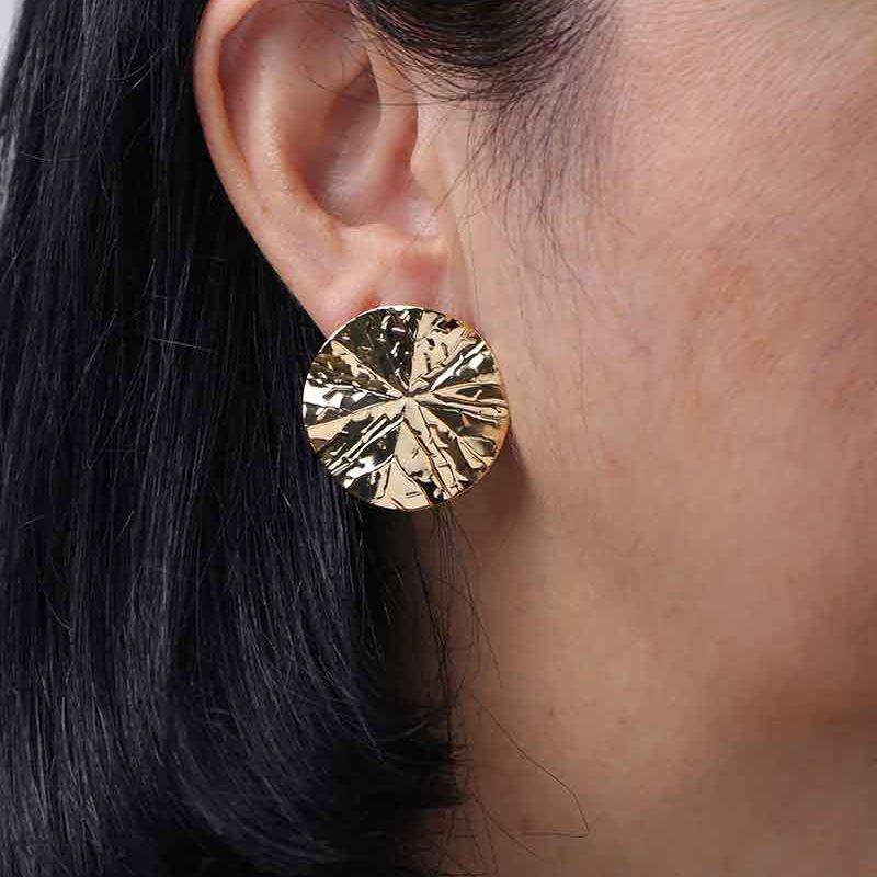 BRINCO ORGÂNICO DESIGN TEXTURIZADO BANHADO A OURO