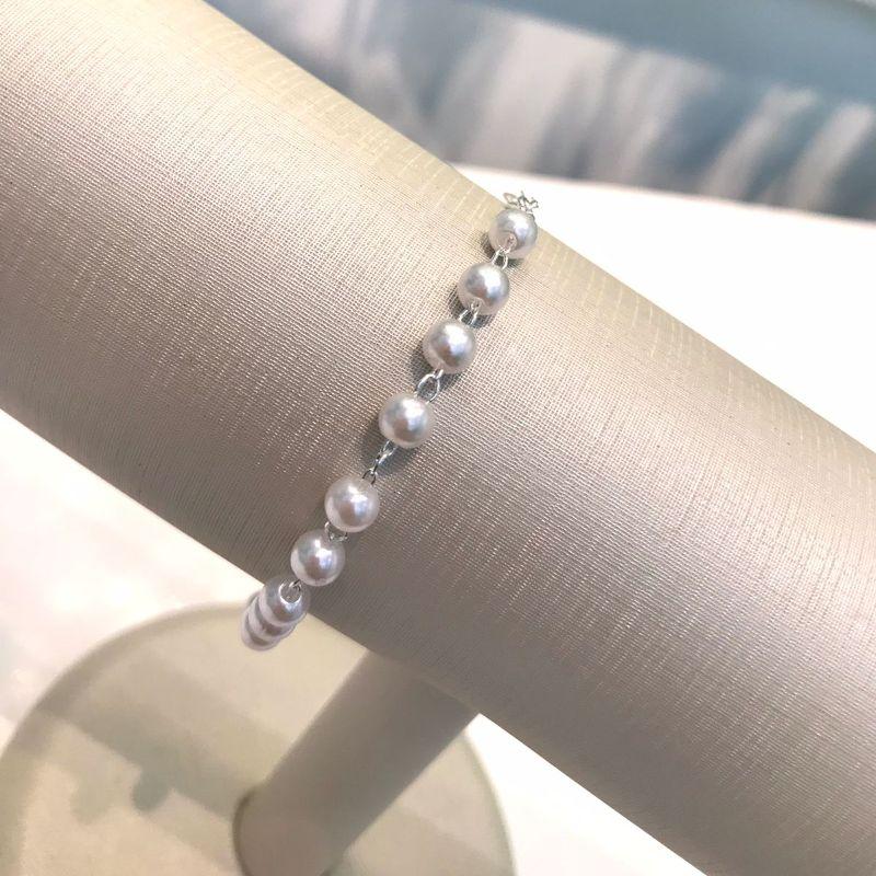 PULSEIRA DE PÉROLA E CORAÇÃO BANHADO A PRATA