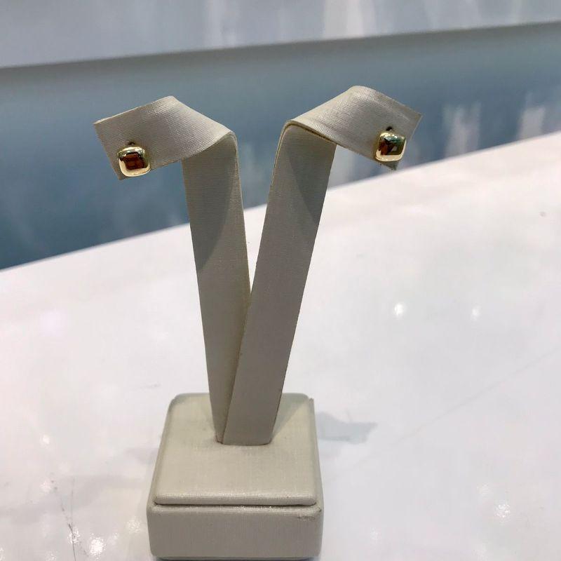 BRINCO QUADRADO BANHADO A OURO