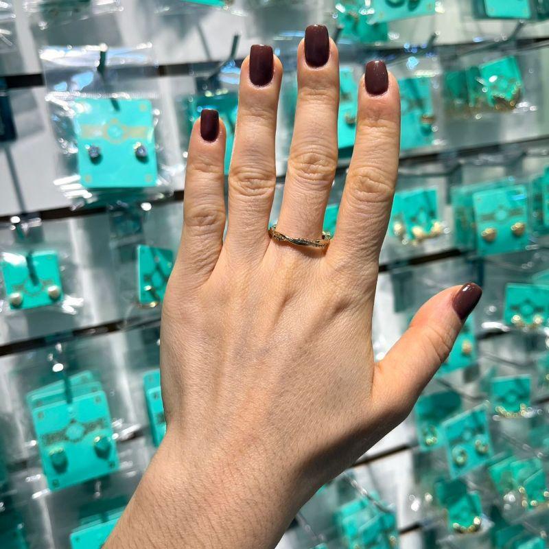 ANEL ENTRELAÇADO EM ZIRCÔNIA BANHADO A OURO