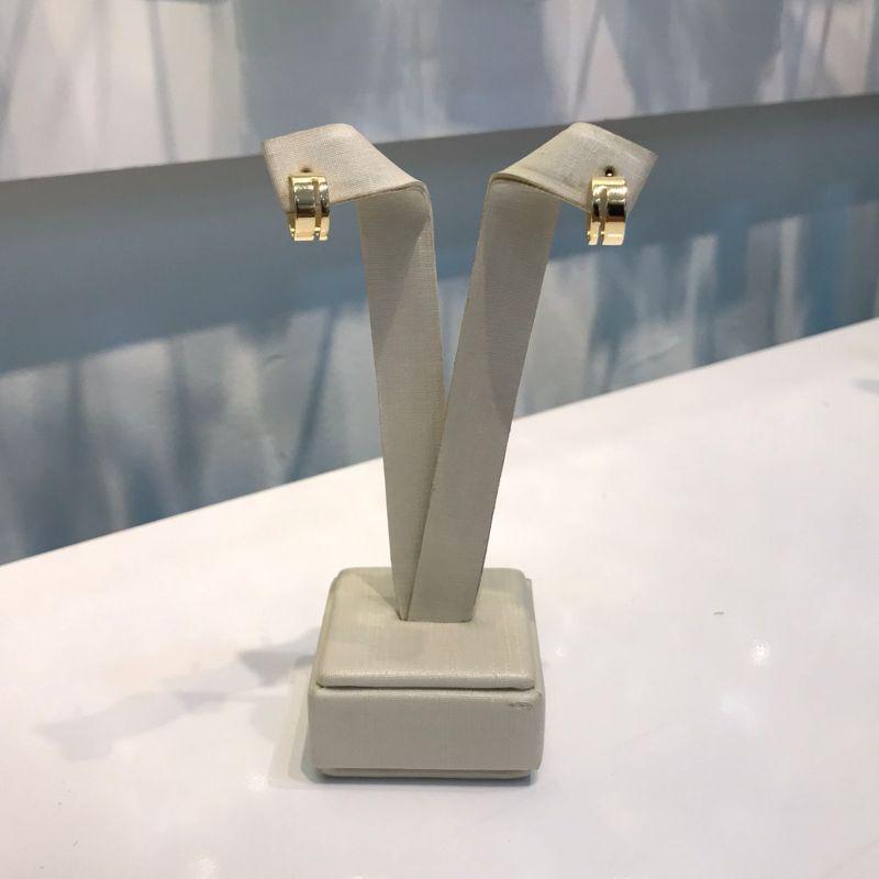 ARGOLINHA LARGA VAZADA BANHADO A OURO