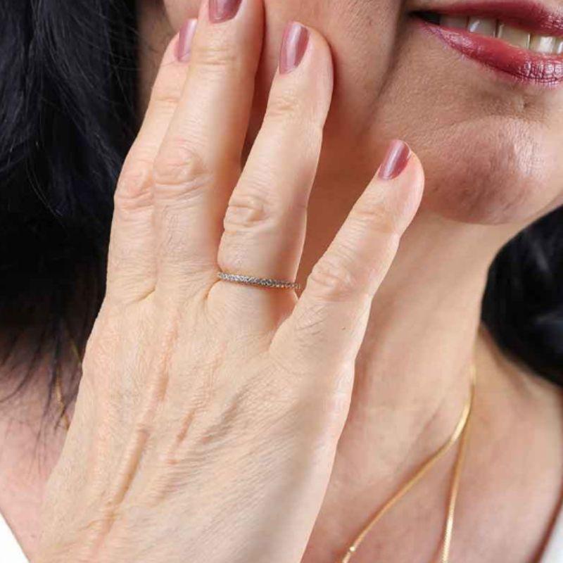 MEIA ALIANÇA CRAVEJADA EM MICRO ZIRCÔNIA BANHADO A OURO