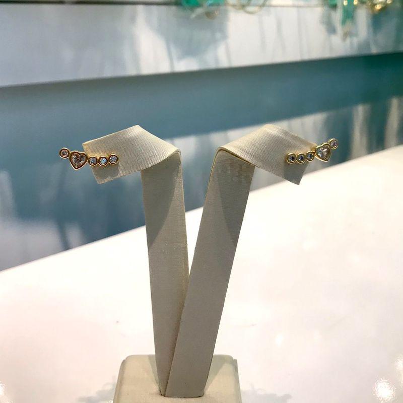 EARCUFF CORAÇÃO PONTO DE LUZ BANHADO A OURO