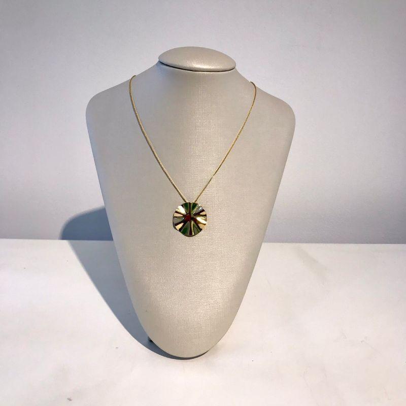 COLAR REDONDO DESING AMASSADO BANHADO A OURO