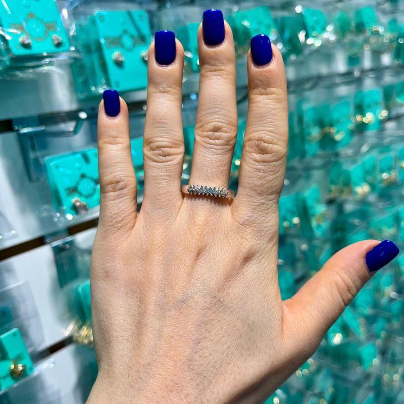 MEIA ALIANÇA CRAVEJADA EM MICRO ZIRCÔNIA BANHADO A PRATA