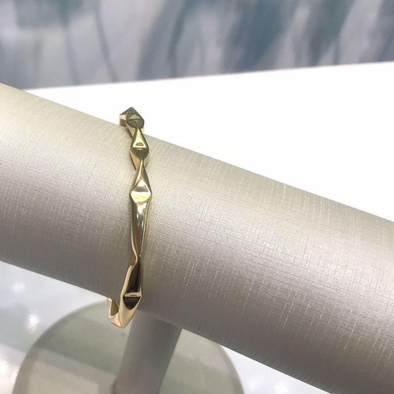 BRACELETE DESIGN AMASSADO BANHADO A OURO