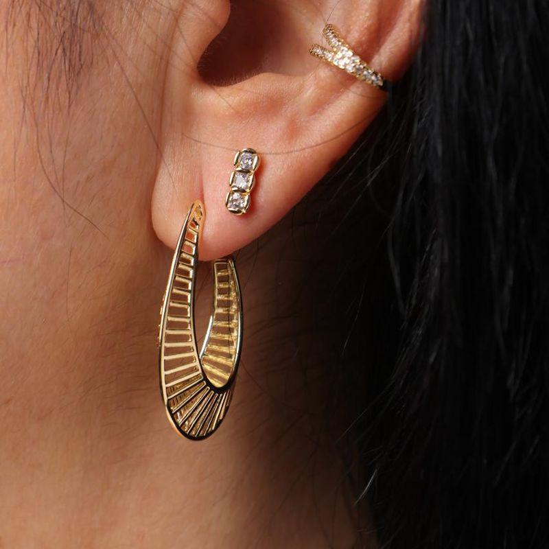 ARGOLA OVAL VAZADA BANHADO A OURO