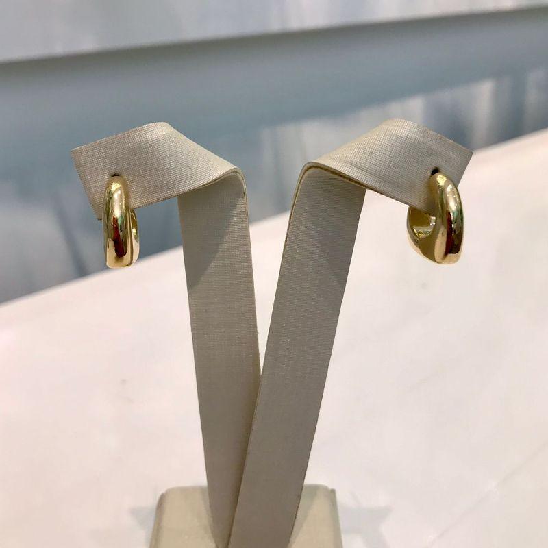 ARGOLA QUADRADA PUFER BANHADO A OURO