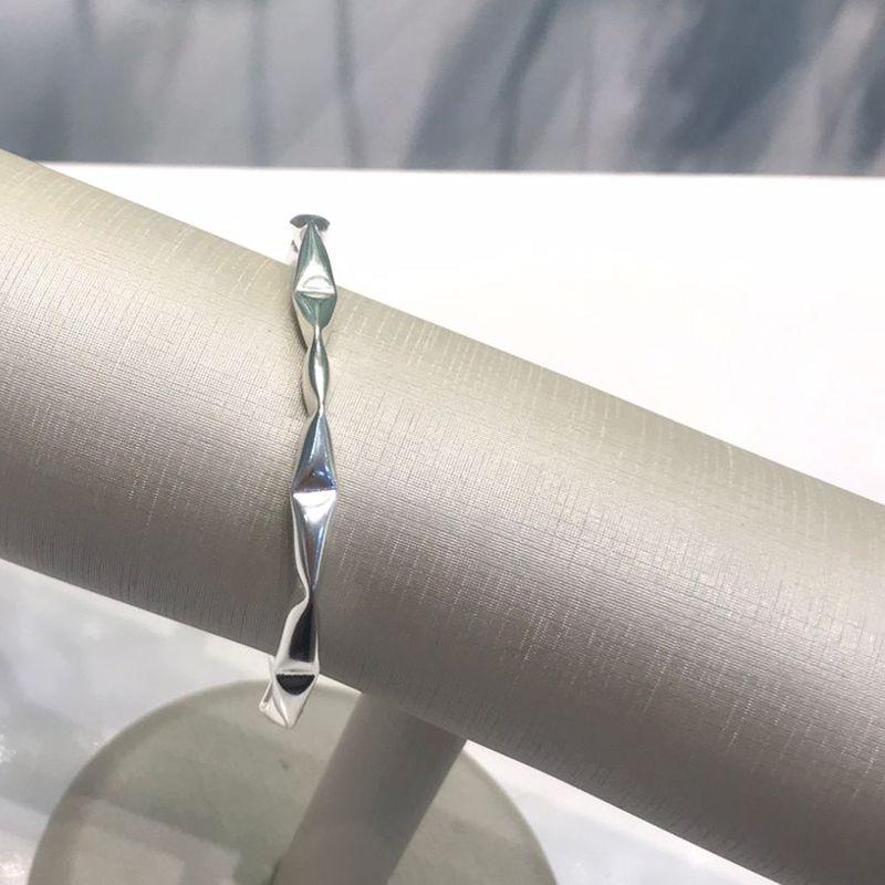 BRACELETE DESIGN AMASSADO BANHADO A PRATA