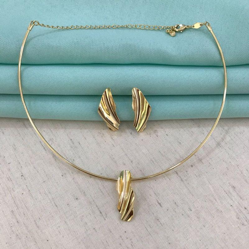 BRINCO ONDULADO ORGÂNICO BANHADO A OURO