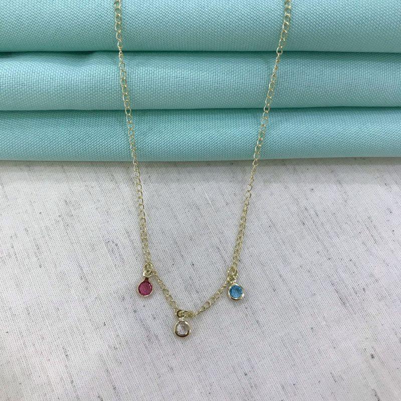 COLAR TRIO CRISTAIS COLORIDOS INFANTIL BANHADO A OURO