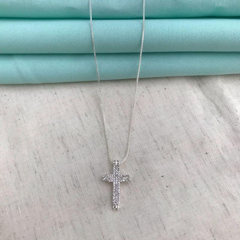 COLAR CRUZ FÉ EM ZIRCÔNIA BANHADO A PRATA