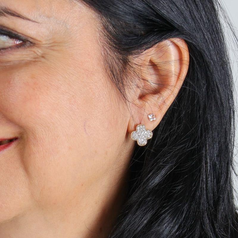 BRINCO TREVO EM ZIRCÔNIA BANHADO A OURO