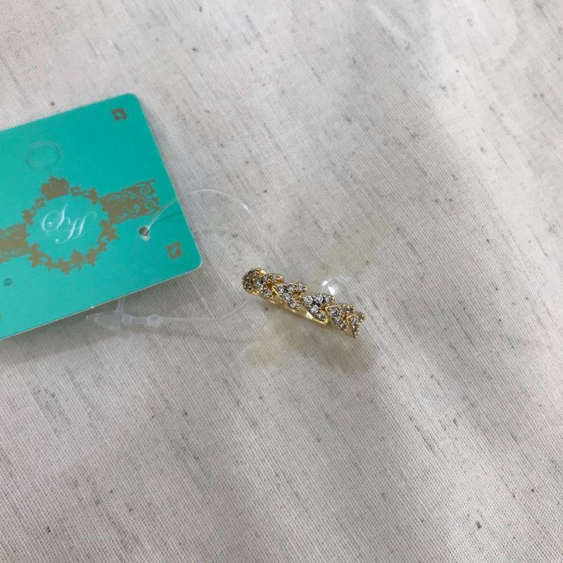 ANEL CRAVEJADO EM ZIRCÔNIA BANHADO A OURO