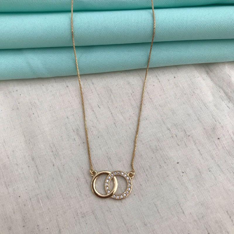 COLAR ENTRELAÇAR EM ZIRCÔNIA BANHADO A OURO