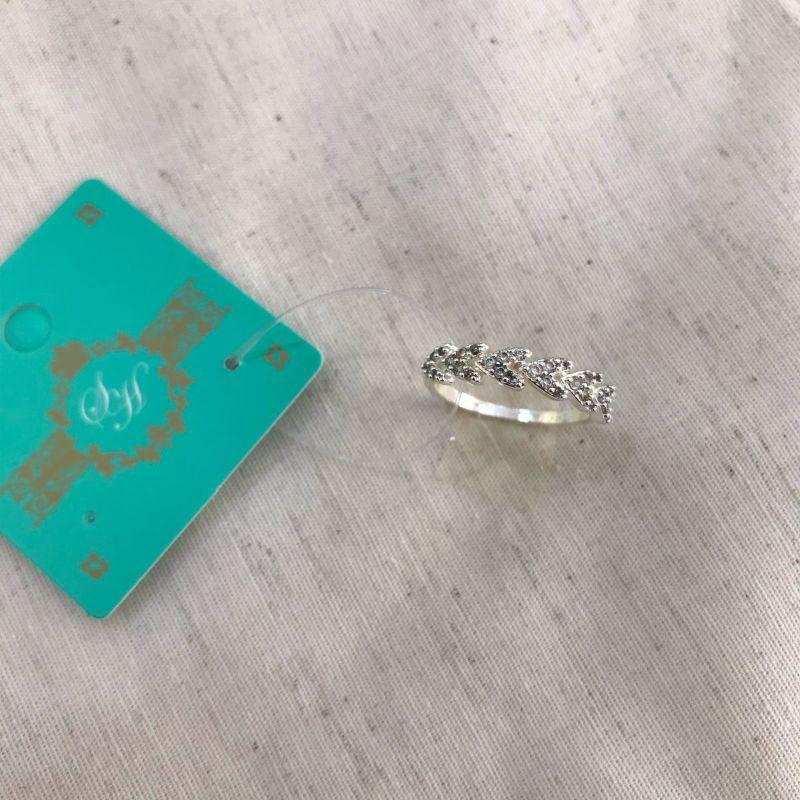 ANEL CRAVEJADO EM ZIRCÔNIA BANHADO A PRATA