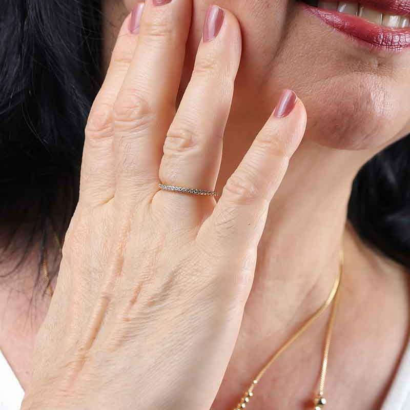 MEIA ALIANÇA CRAVEJADA EM MICRO ZIRCÔNIA BANHADO A OURO