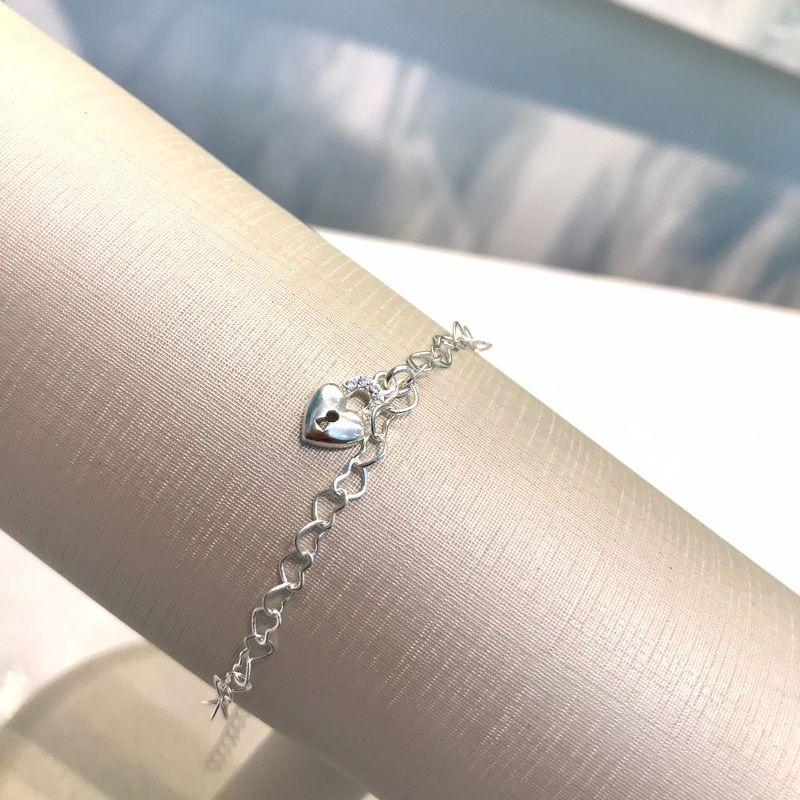 PULSEIRA CORAÇÃO VAZADO COM CADEADO EM ZIRCÔNIA BANHADO A PRATA