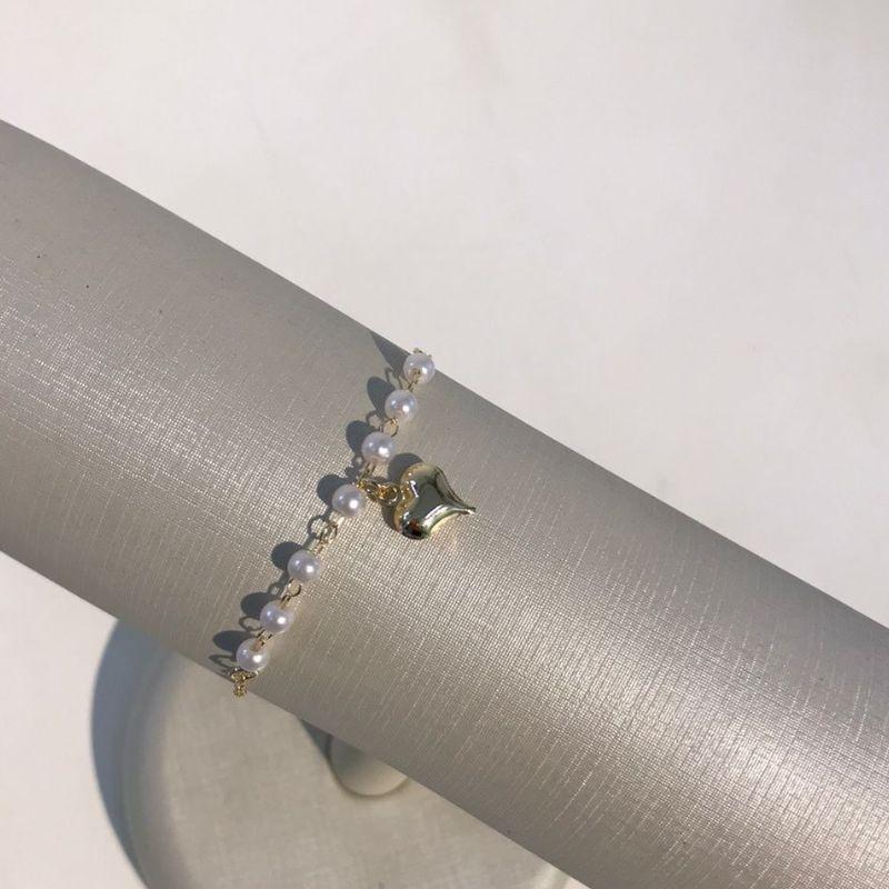 PULSEIRA PÉROLA PINGENTE CORAÇÃO BANHADO A OURO