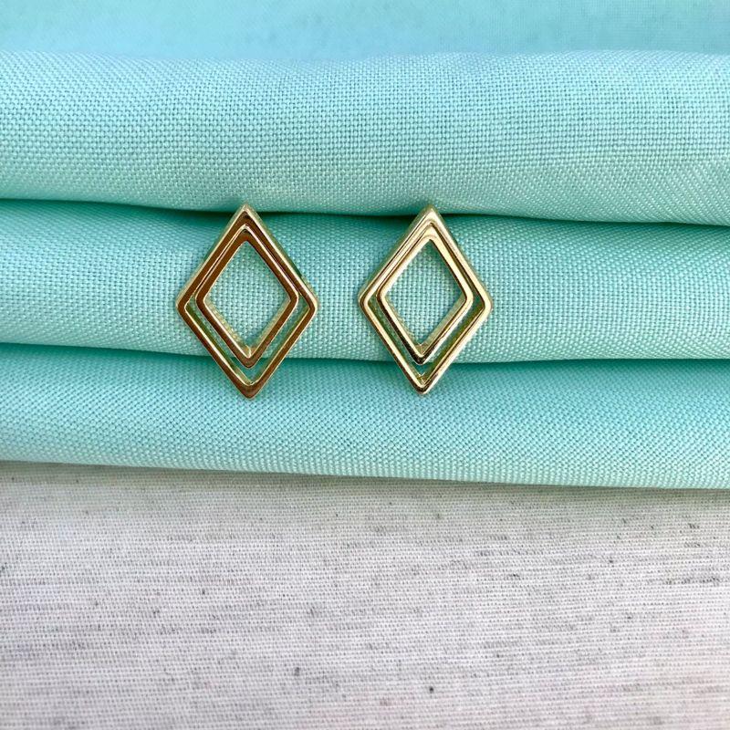 BRINCO DUPLO GEOMÉTRICO BANHADO A OURO