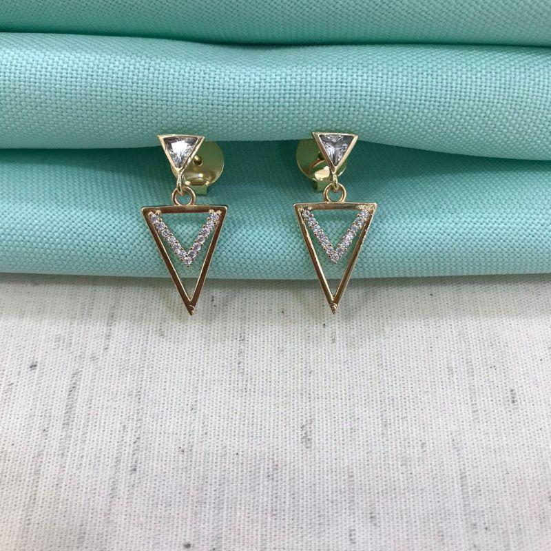 BRINCO GEOMÉTRICO ZIRCÔNIA BANHADO A OURO