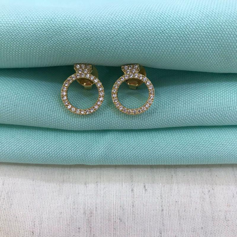 BRINCO REDONDO EM ZIRCÔNIA BANHADO A OURO