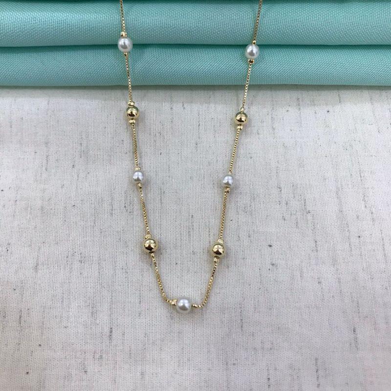 COLAR DE PÉROLA E ESFERA BANHADO A OURO