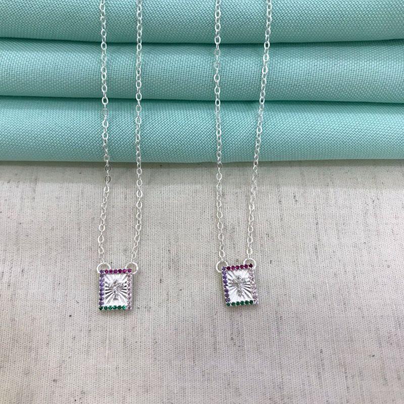 ESCAPULÁRIO CRUZ ZIRCÔNIA COLORIDA BANHADO A PRATA