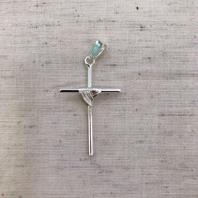 PINGENTE CRUZ FÉ BANHADO A PRATA