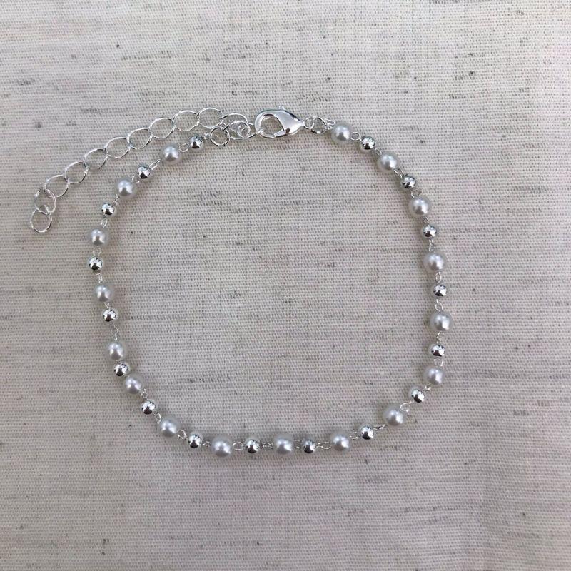 PULSEIRA DE PÉROLA E ESFERA BANHADO A PRATA