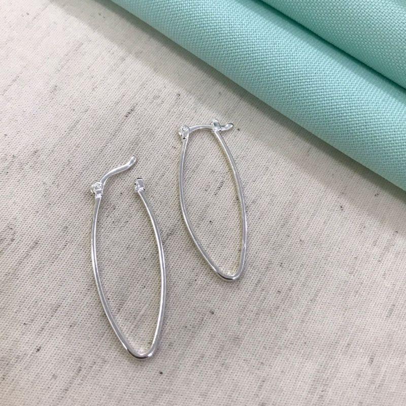 ARGOLA OVAL FECHO ITALIANO BANHADO A PRATA