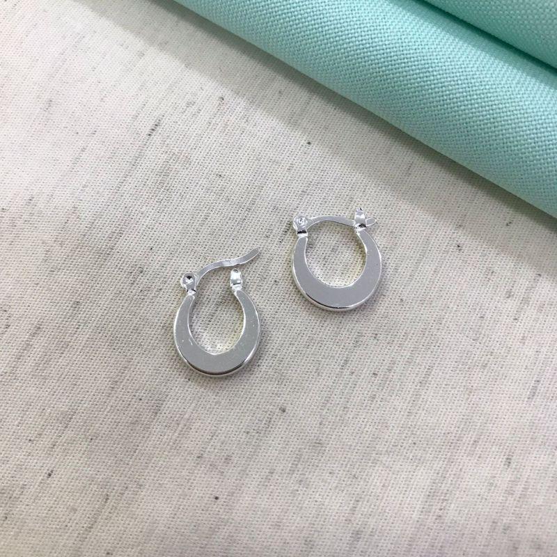 ARGOLA OVAL WIDE FECHO ITALIANO BANHADO A PRATA